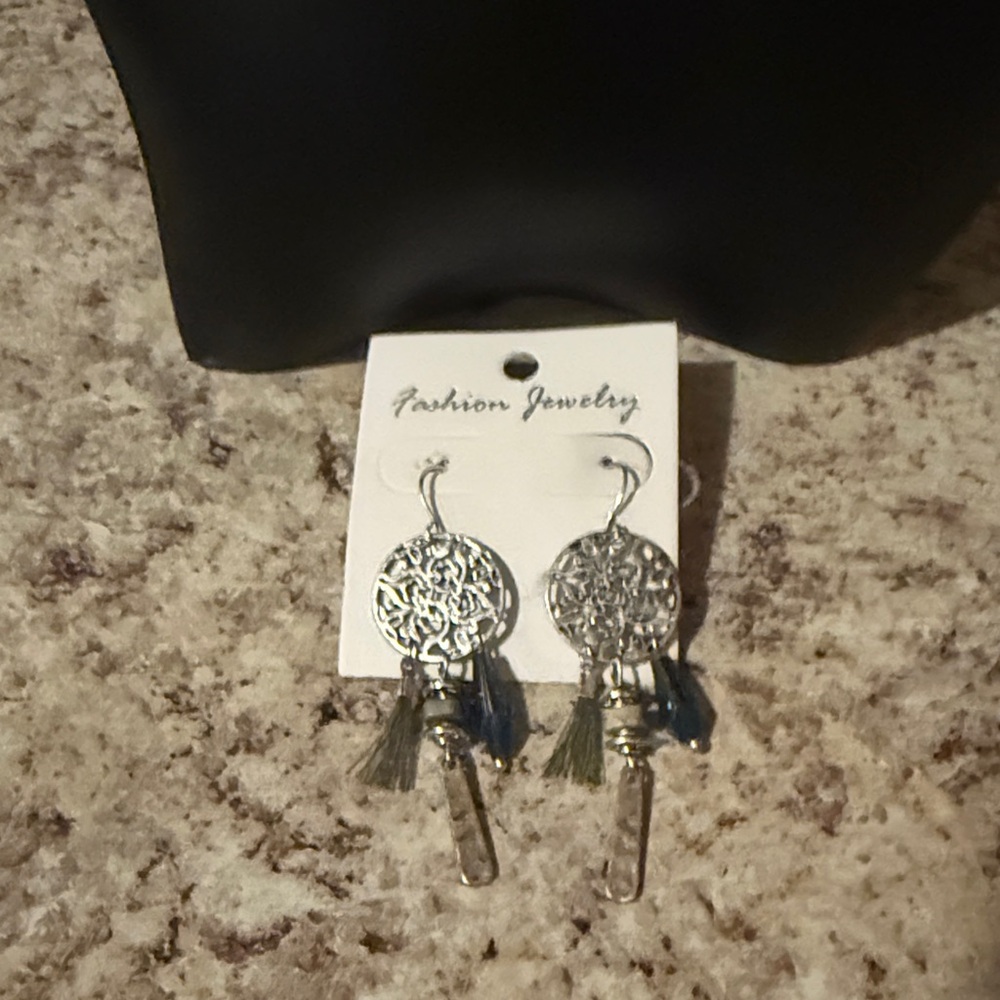 Nwt Silver And Blue Dangle Statement Earrings - image 4